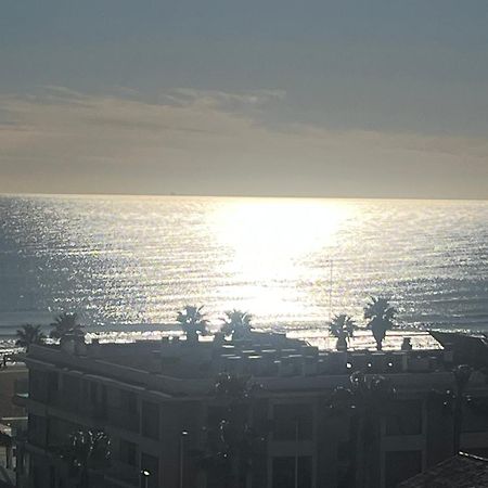 Stylish Well-Connected Beachfront Flat Valencia Exterior foto