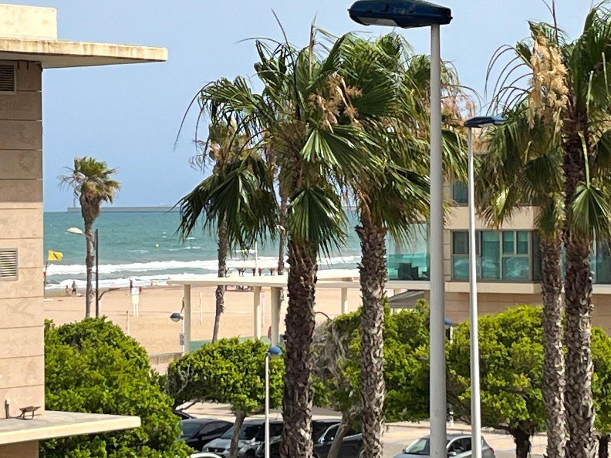 Stylish Well-Connected Beachfront Flat Valencia Exterior foto