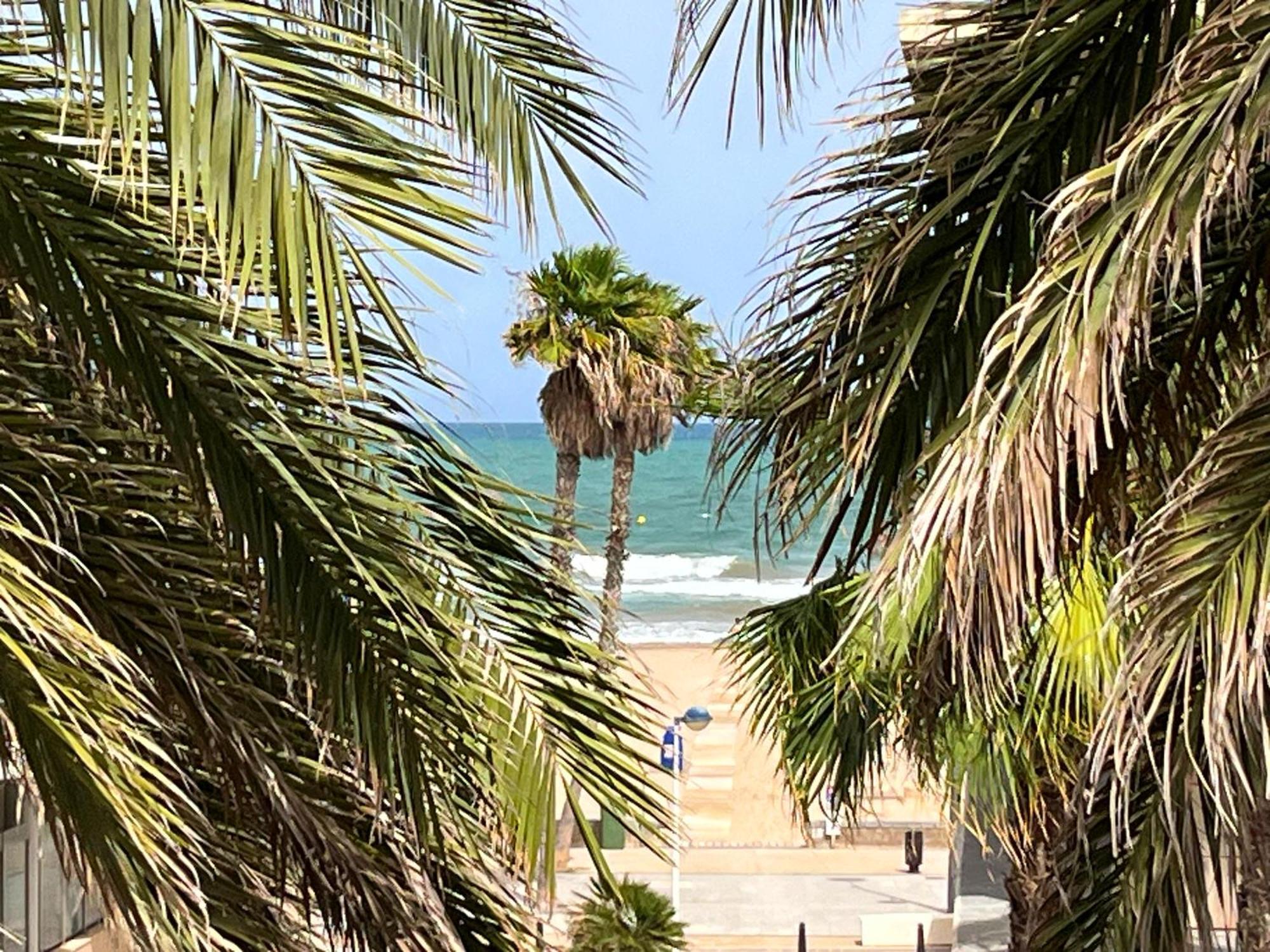 Stylish Well-Connected Beachfront Flat Valencia Exterior foto