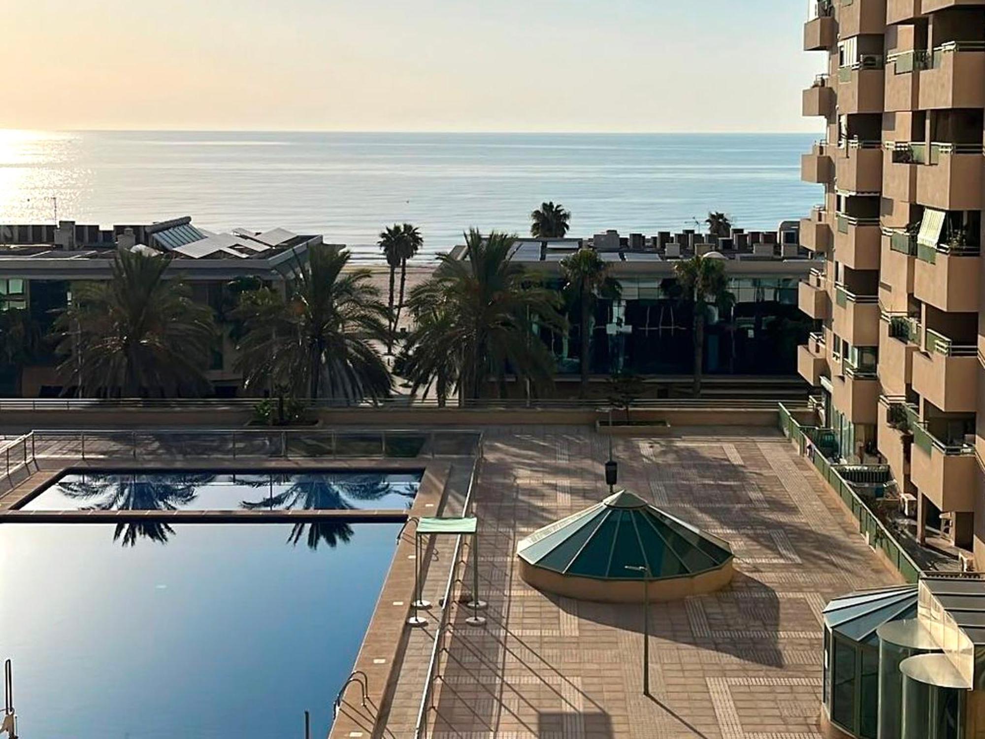 Stylish Well-Connected Beachfront Flat Valencia Exterior foto