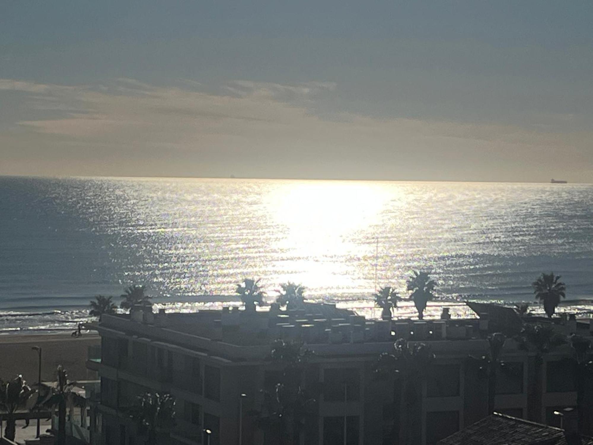 Stylish Well-Connected Beachfront Flat Valencia Exterior foto